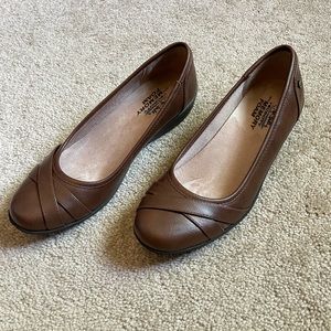 Life stride brown flats